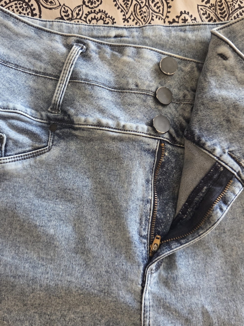 Light Wash Skinny Jeans with Triple Button Front